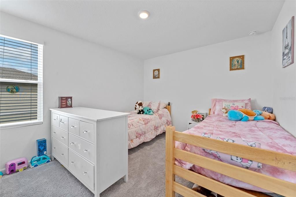 For Sale: $375,000 (5 beds, 4 baths, 2776 Square Feet)