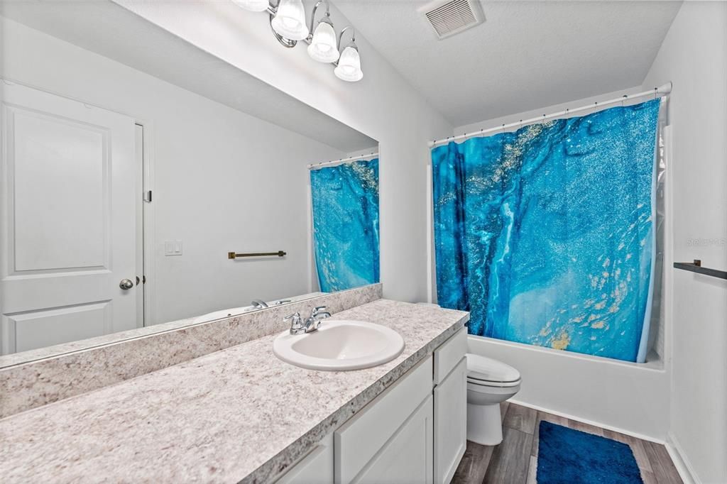 For Sale: $375,000 (5 beds, 4 baths, 2776 Square Feet)