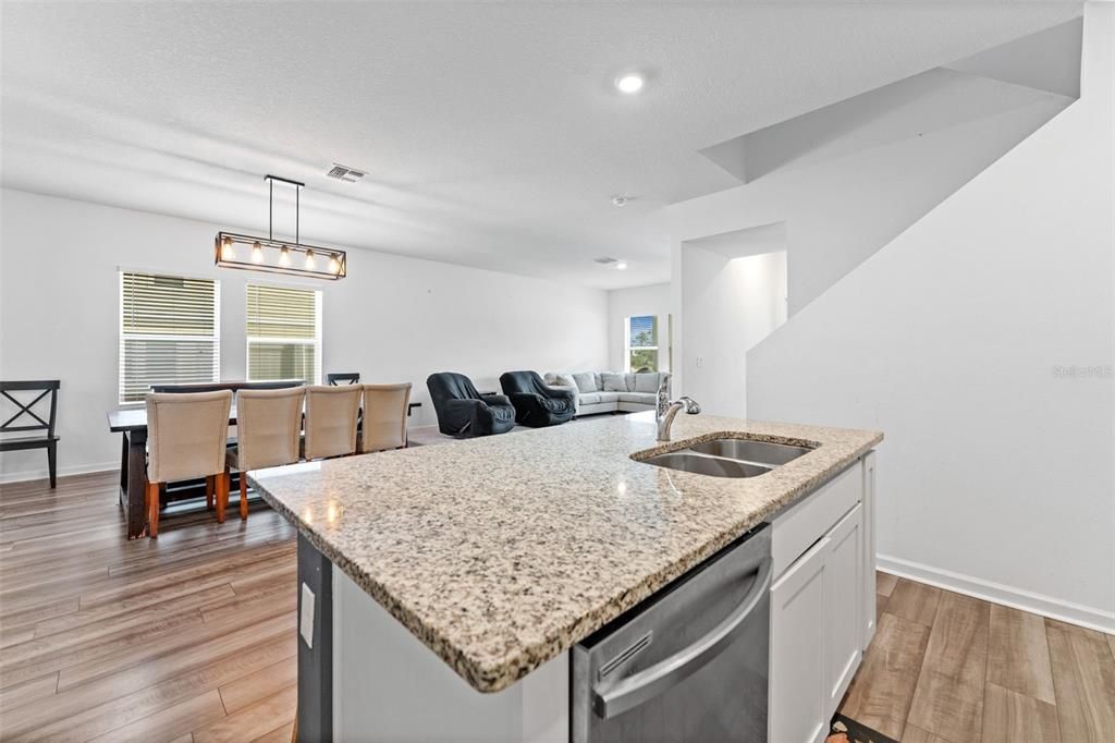 For Sale: $375,000 (5 beds, 4 baths, 2776 Square Feet)