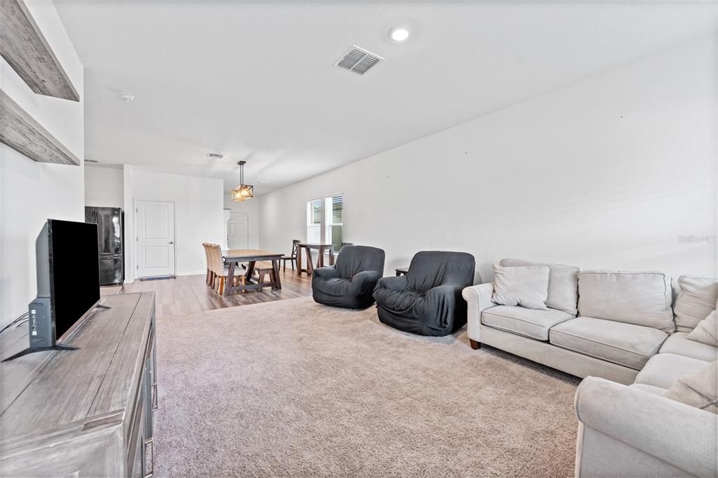 For Sale: $375,000 (5 beds, 4 baths, 2776 Square Feet)