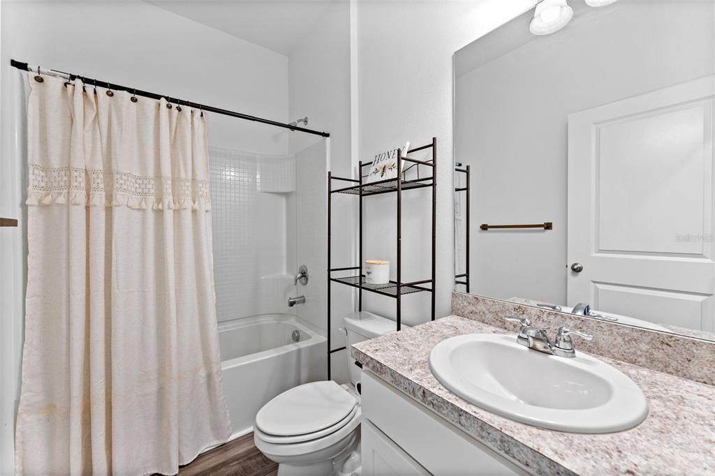 For Sale: $375,000 (5 beds, 4 baths, 2776 Square Feet)