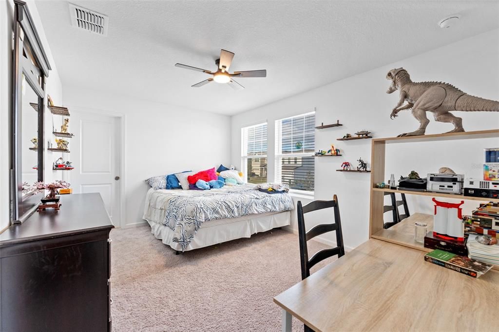 For Sale: $375,000 (5 beds, 4 baths, 2776 Square Feet)