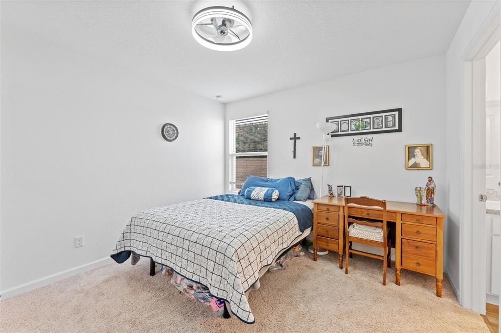 For Sale: $375,000 (5 beds, 4 baths, 2776 Square Feet)