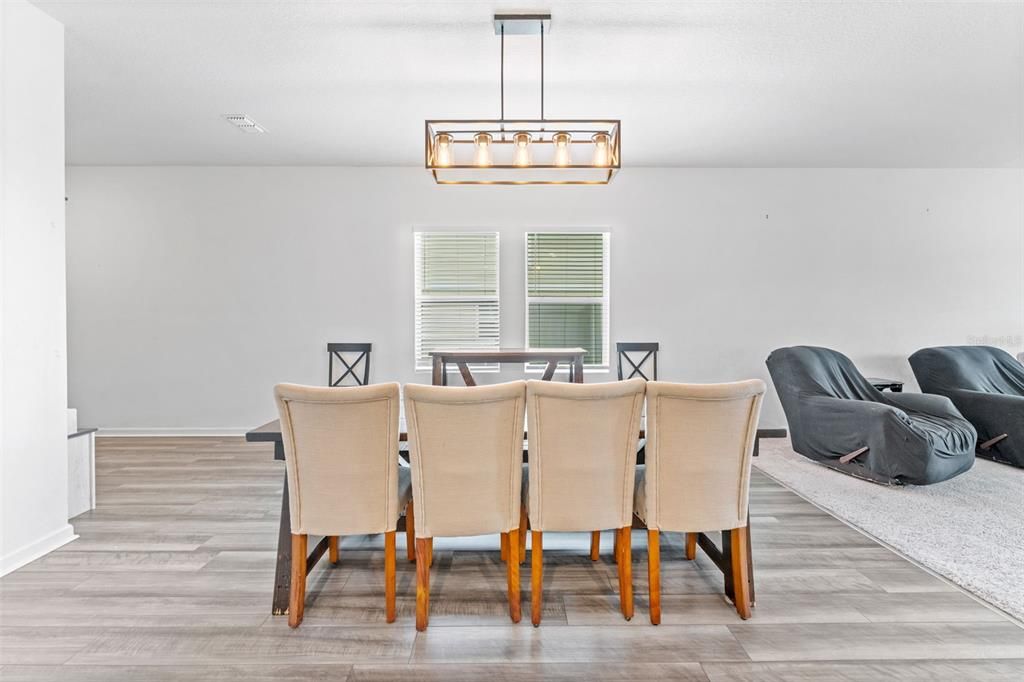 For Sale: $375,000 (5 beds, 4 baths, 2776 Square Feet)