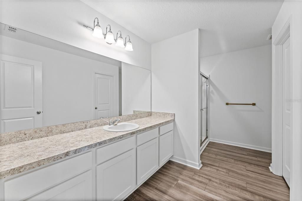 For Sale: $375,000 (5 beds, 4 baths, 2776 Square Feet)