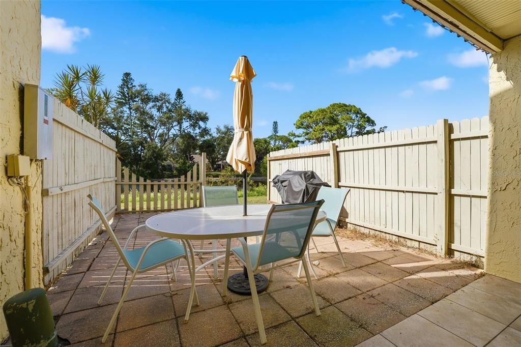 For Sale: $198,900 (2 beds, 1 baths, 964 Square Feet)