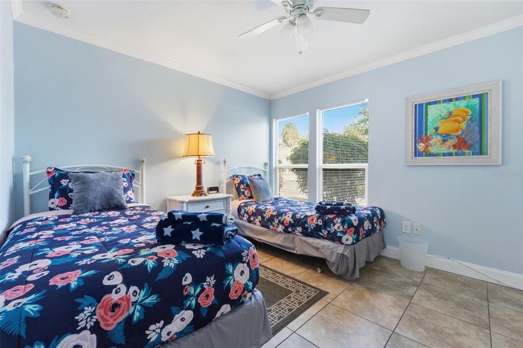 For Sale: $198,900 (2 beds, 1 baths, 964 Square Feet)