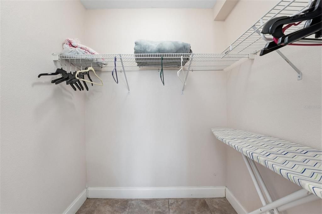 For Sale: $198,900 (2 beds, 1 baths, 964 Square Feet)