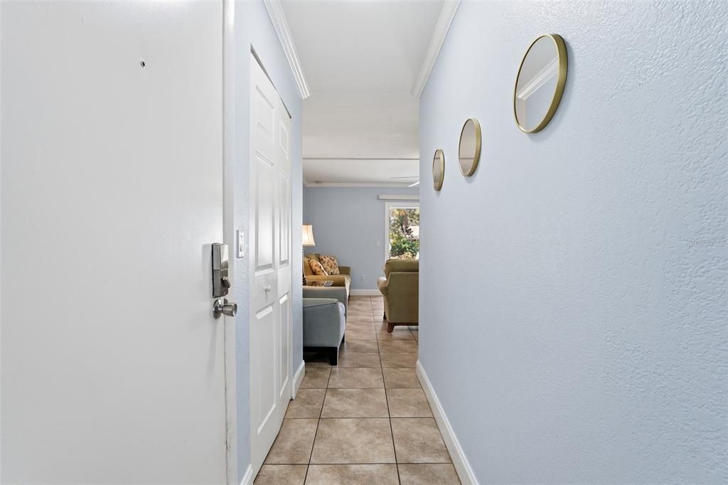 For Sale: $198,900 (2 beds, 1 baths, 964 Square Feet)