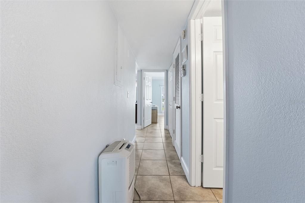 For Sale: $198,900 (2 beds, 1 baths, 964 Square Feet)