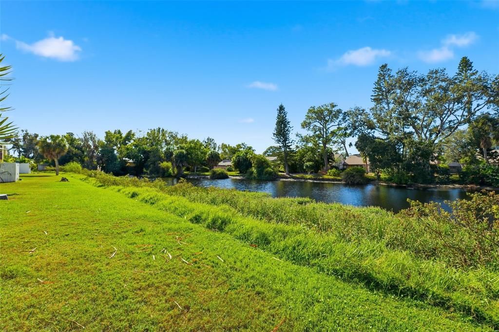 For Sale: $198,900 (2 beds, 1 baths, 964 Square Feet)