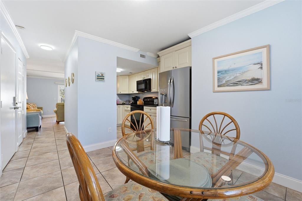 For Sale: $198,900 (2 beds, 1 baths, 964 Square Feet)