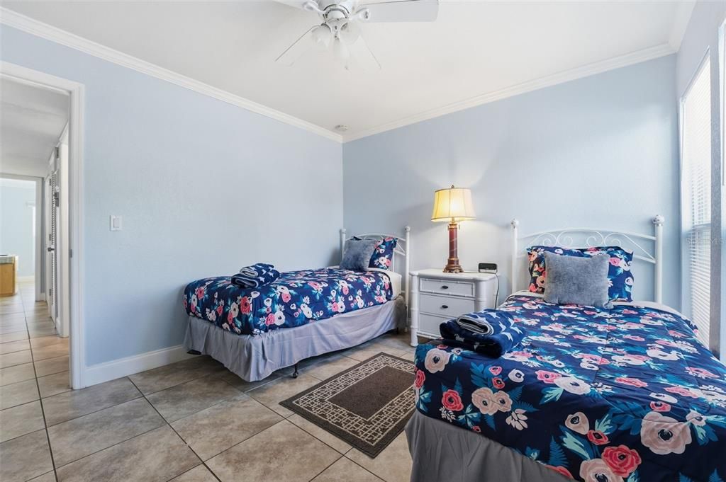 For Sale: $198,900 (2 beds, 1 baths, 964 Square Feet)