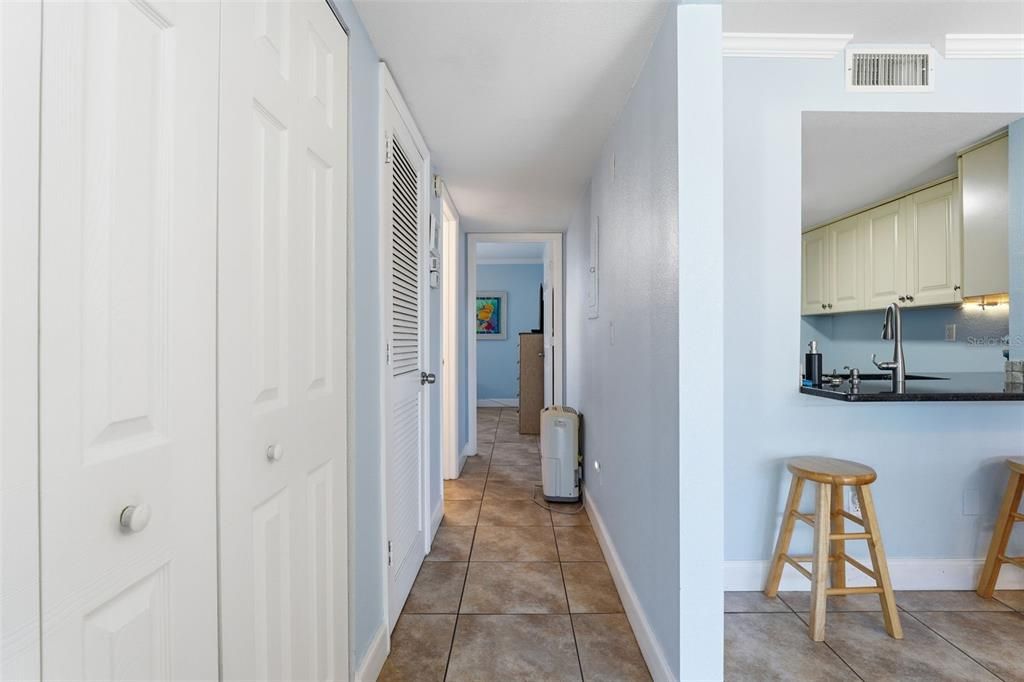 For Sale: $198,900 (2 beds, 1 baths, 964 Square Feet)