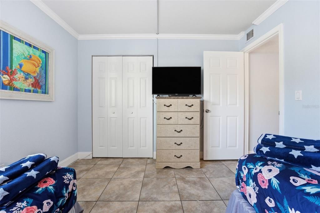 For Sale: $198,900 (2 beds, 1 baths, 964 Square Feet)