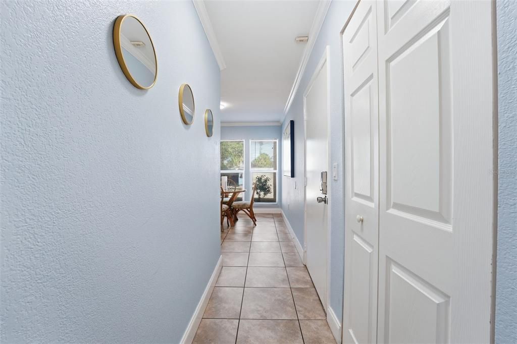 For Sale: $198,900 (2 beds, 1 baths, 964 Square Feet)