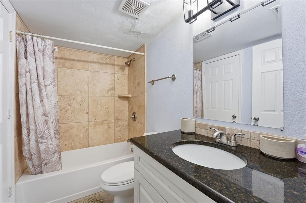 For Sale: $198,900 (2 beds, 1 baths, 964 Square Feet)