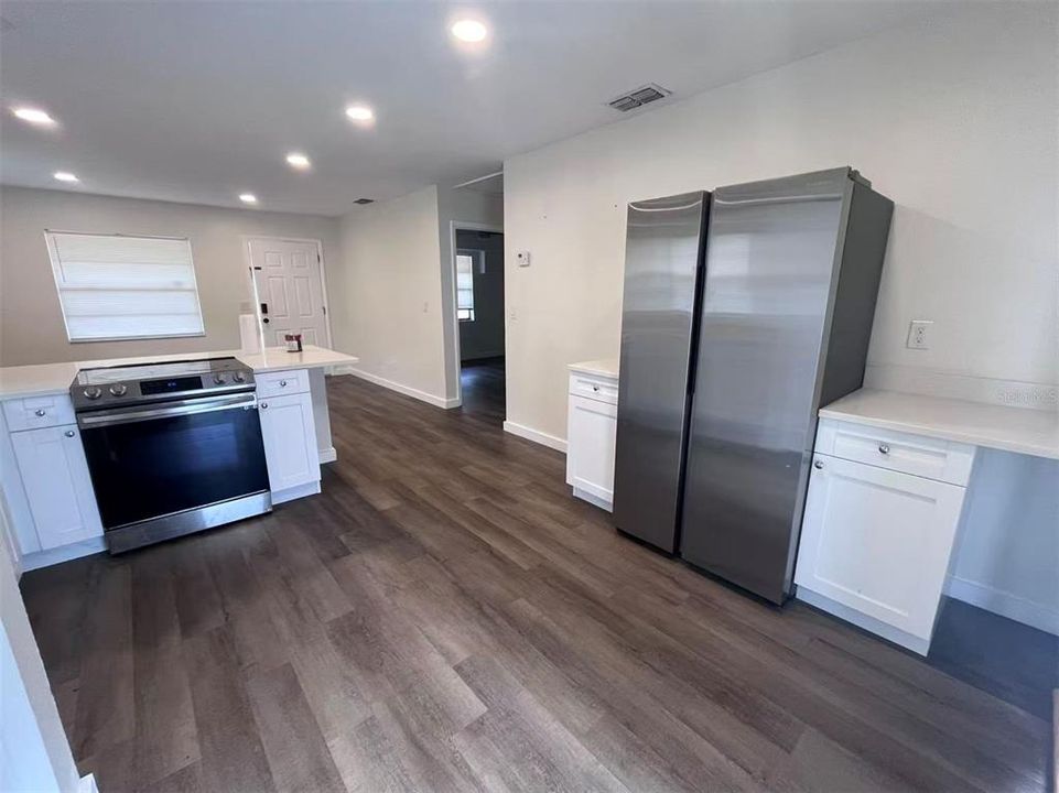 出租: $1,800 (2 贝兹, 1 浴室, 729 平方英尺)