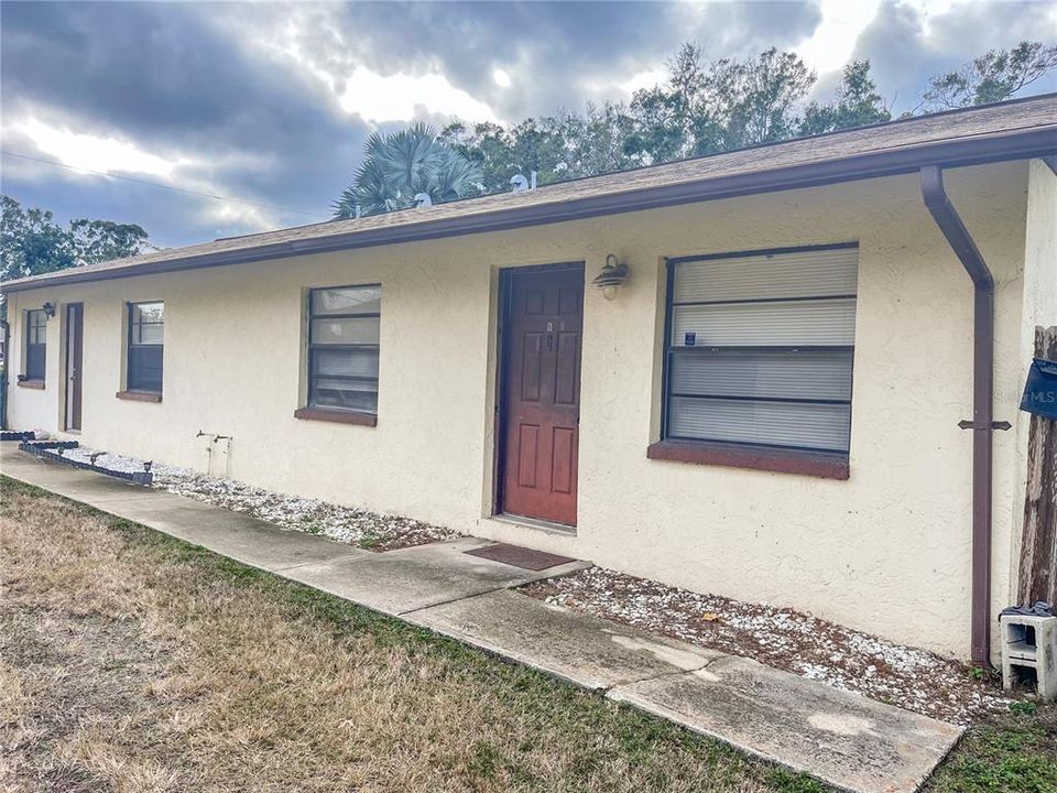 出租: $1,800 (2 贝兹, 1 浴室, 729 平方英尺)