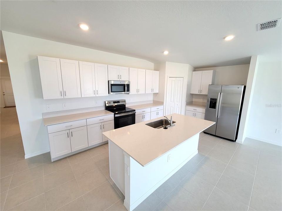 В аренду: $2,550 (4 спален, 3 ванн, 2174 Квадратных фут)