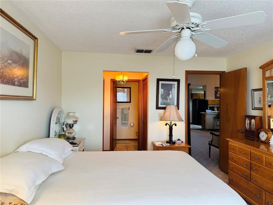 For Sale: $315,000 (2 beds, 2 baths, 1178 Square Feet)