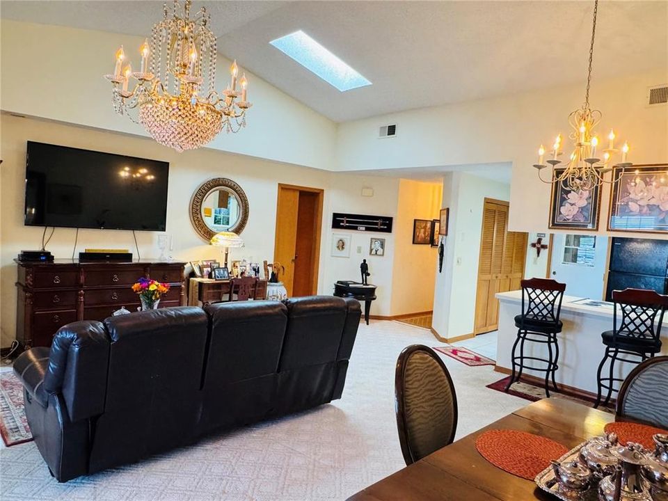 For Sale: $315,000 (2 beds, 2 baths, 1178 Square Feet)