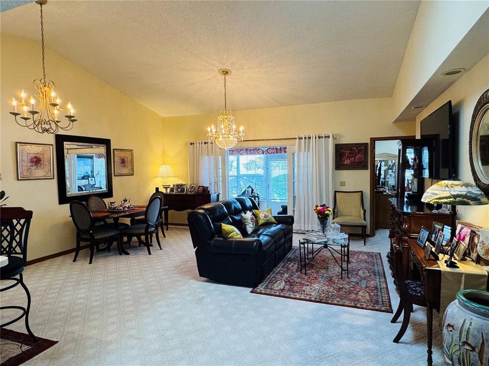 For Sale: $315,000 (2 beds, 2 baths, 1178 Square Feet)