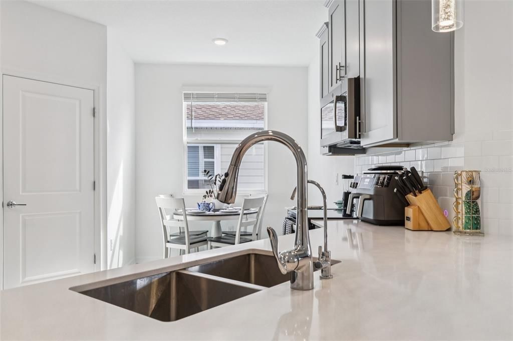 待售: $449,900 (5 贝兹, 3 浴室, 2115 平方英尺)