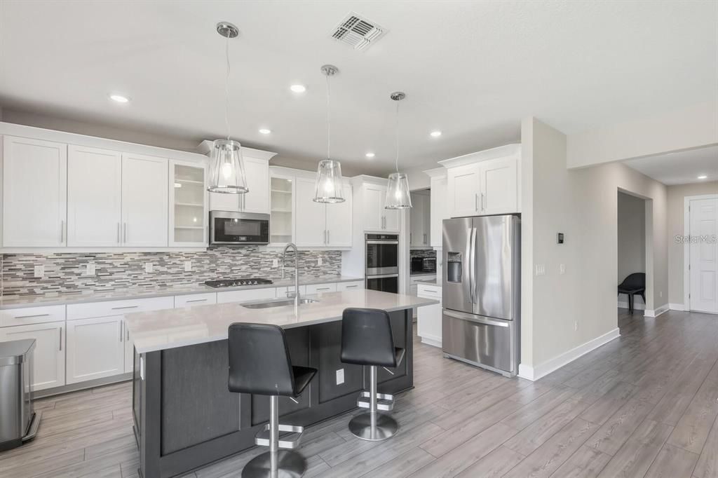 For Rent: $4,300 (5 beds, 3 baths, 3194 Square Feet)