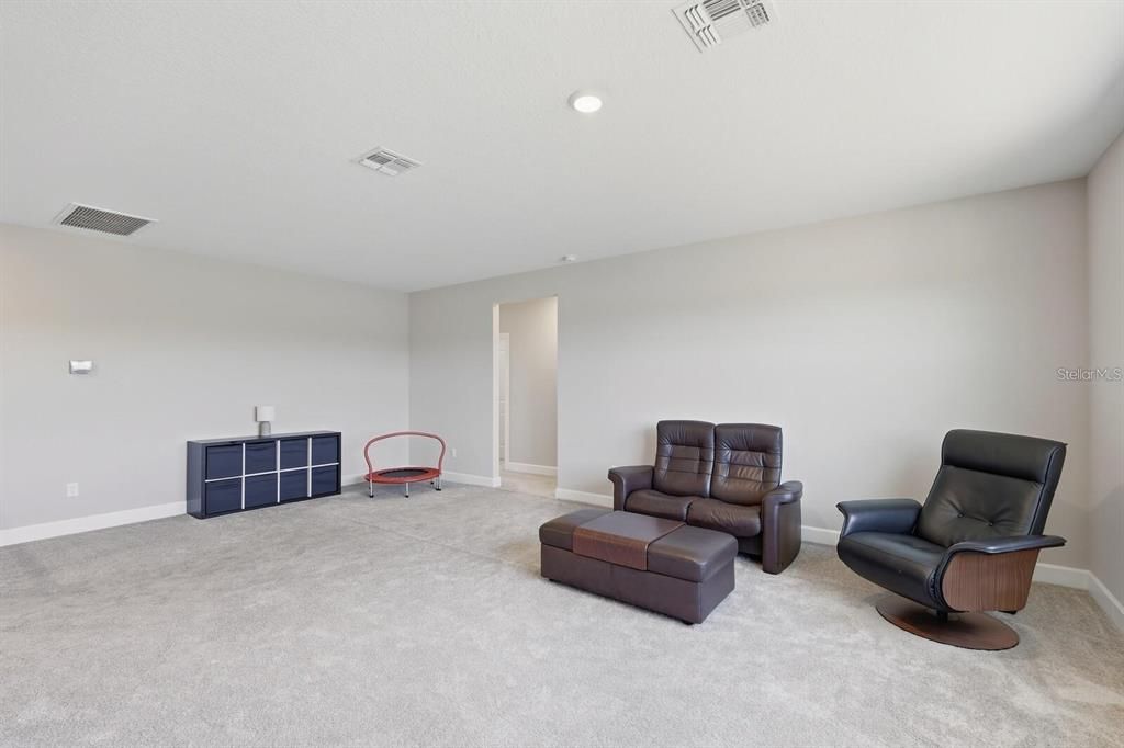 For Rent: $4,300 (5 beds, 3 baths, 3194 Square Feet)