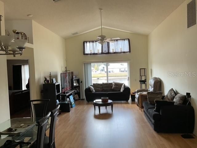 待售: $335,000 (4 贝兹, 2 浴室, 1665 平方英尺)