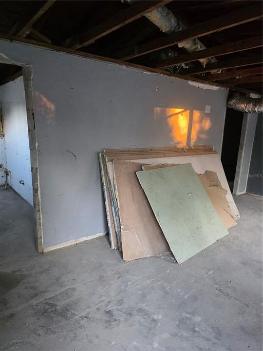 For Sale: $265,000 (1 beds, 1 baths, 1050 Square Feet)