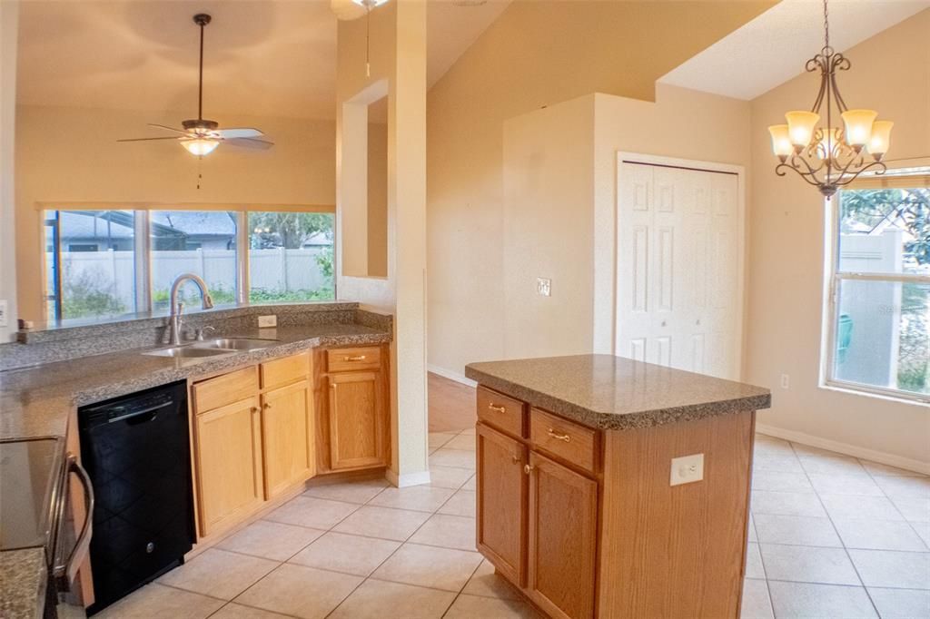 待售: $426,500 (4 贝兹, 2 浴室, 2482 平方英尺)