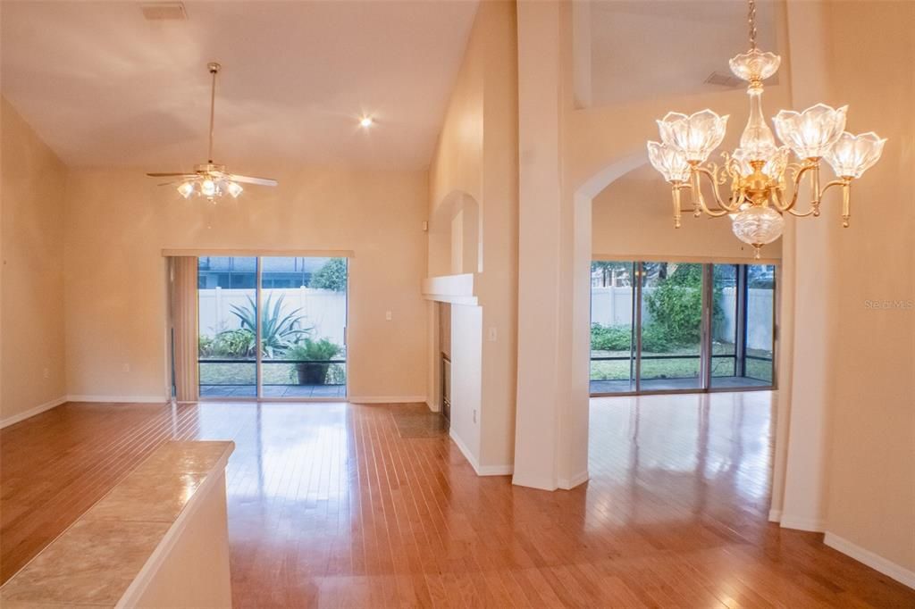 待售: $426,500 (4 贝兹, 2 浴室, 2482 平方英尺)