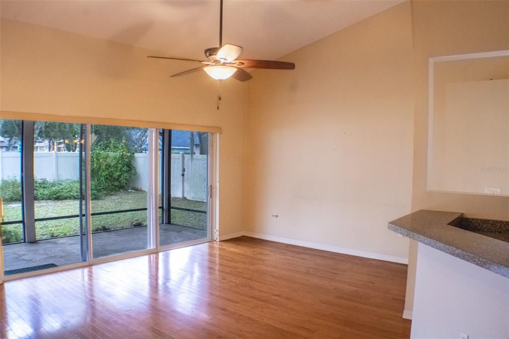 待售: $426,500 (4 贝兹, 2 浴室, 2482 平方英尺)