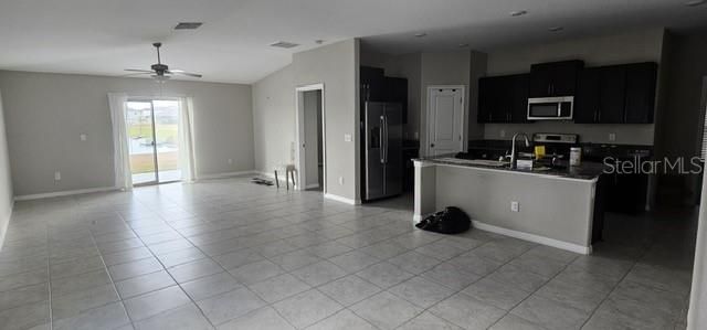 For Rent: $2,100 (4 beds, 2 baths, 1841 Square Feet)