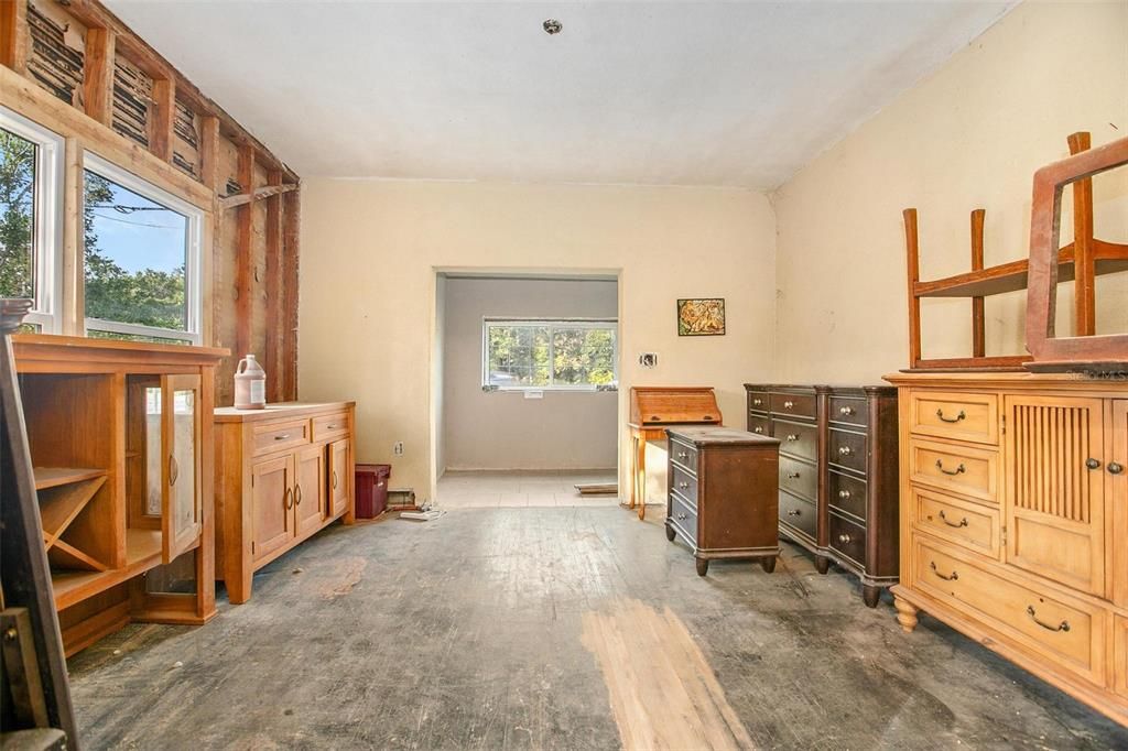 For Sale: $450,000 (4 beds, 2 baths, 2454 Square Feet)