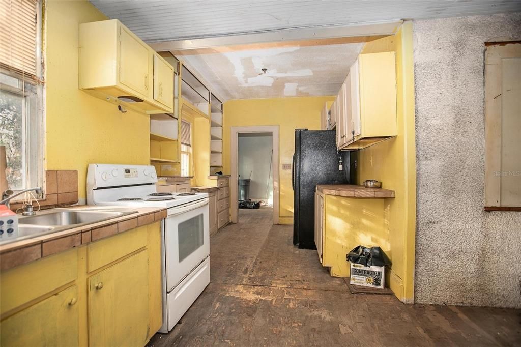 For Sale: $450,000 (4 beds, 2 baths, 2454 Square Feet)