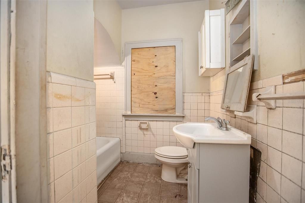 For Sale: $450,000 (4 beds, 2 baths, 2454 Square Feet)