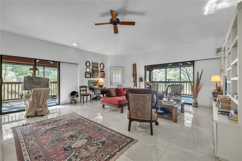 En Venta: $559,900 (2 camas, 2 baños, 1148 Pies cuadrados)