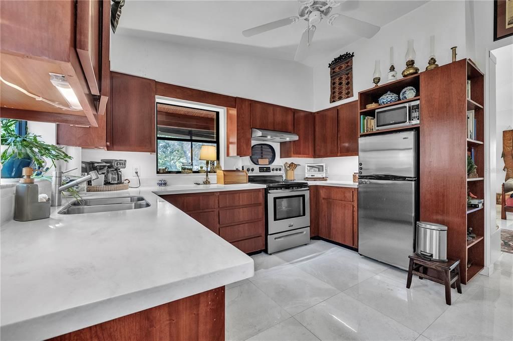 En Venta: $559,900 (2 camas, 2 baños, 1148 Pies cuadrados)