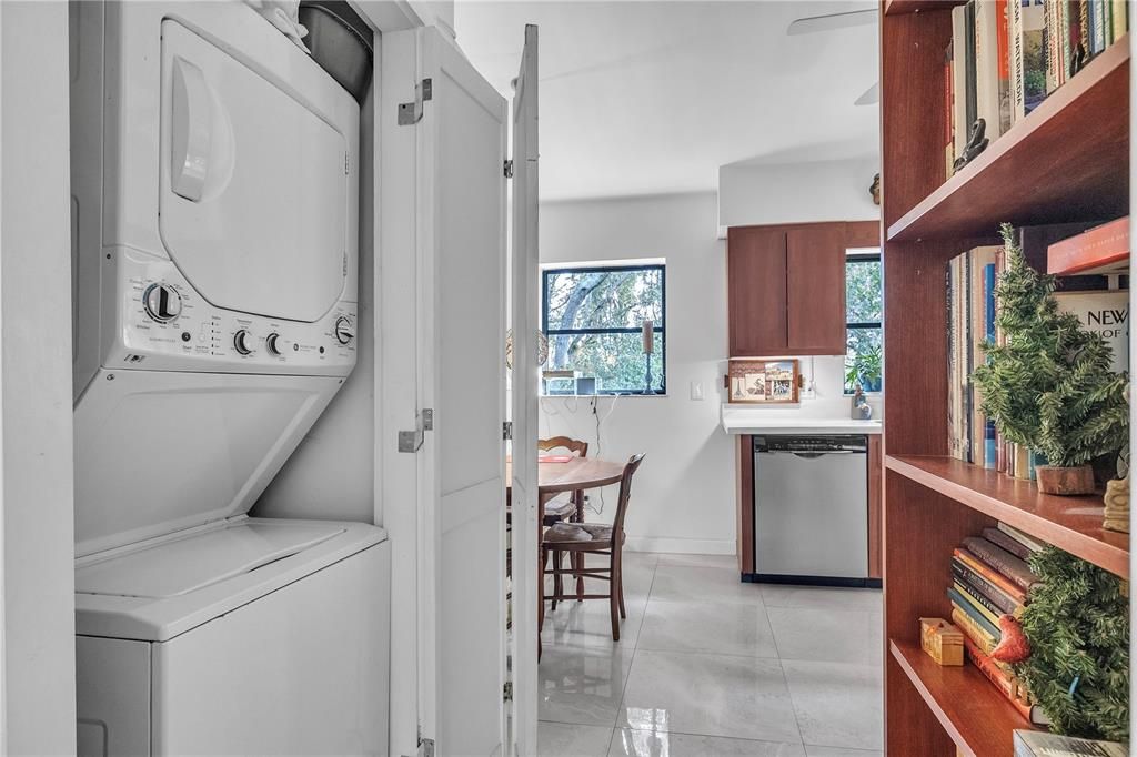 En Venta: $559,900 (2 camas, 2 baños, 1148 Pies cuadrados)