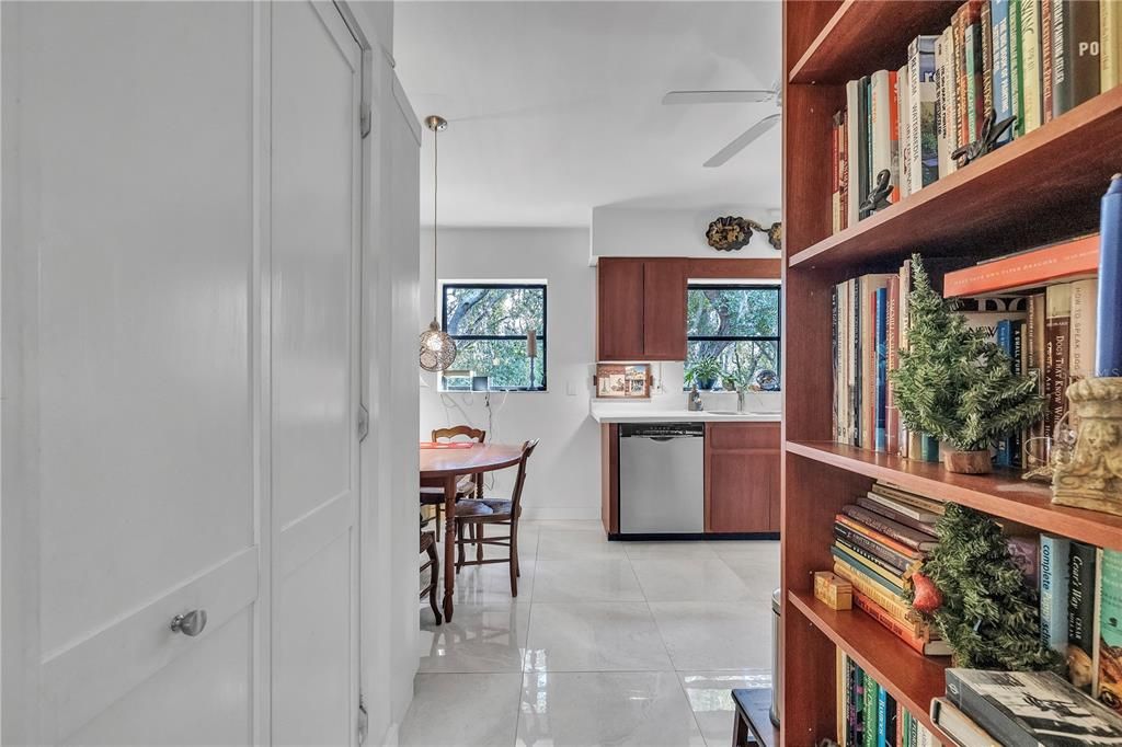 En Venta: $559,900 (2 camas, 2 baños, 1148 Pies cuadrados)