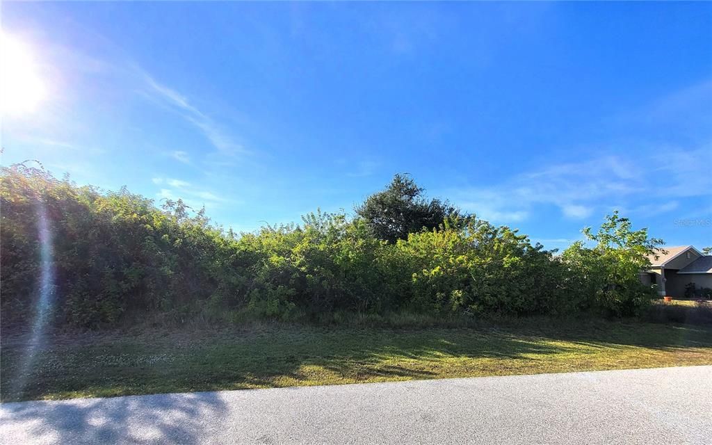 На продажу: $23,900 (0.23 acres)