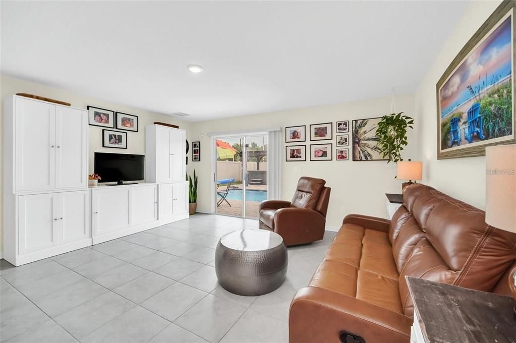 En Venta: $495,000 (6 camas, 3 baños, 2586 Pies cuadrados)