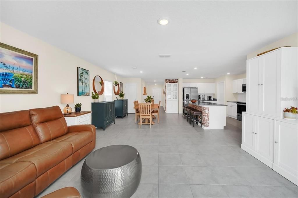 En Venta: $495,000 (6 camas, 3 baños, 2586 Pies cuadrados)