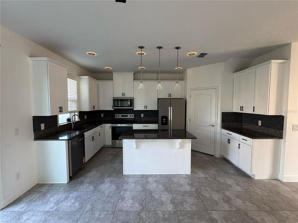 出租: $2,595 (3 贝兹, 2 浴室, 1353 平方英尺)