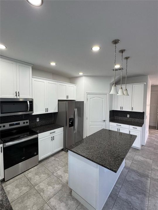 出租: $2,595 (3 贝兹, 2 浴室, 1353 平方英尺)