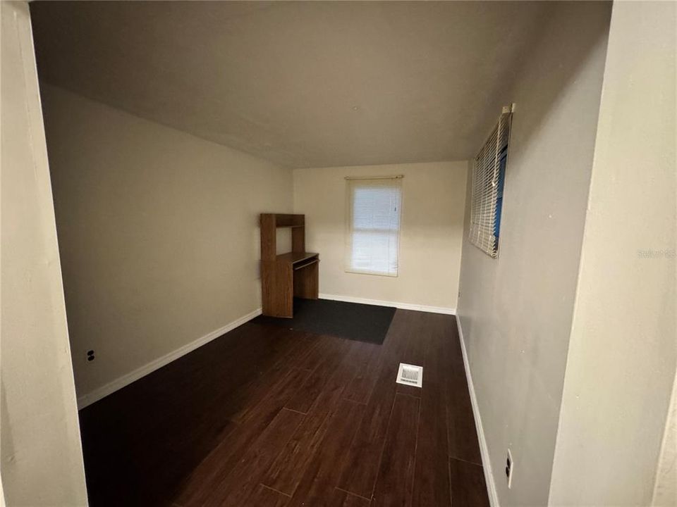 For Sale: $125,000 (3 beds, 2 baths, 1404 Square Feet)