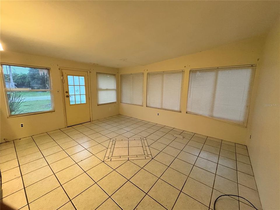 For Sale: $125,000 (3 beds, 2 baths, 1404 Square Feet)